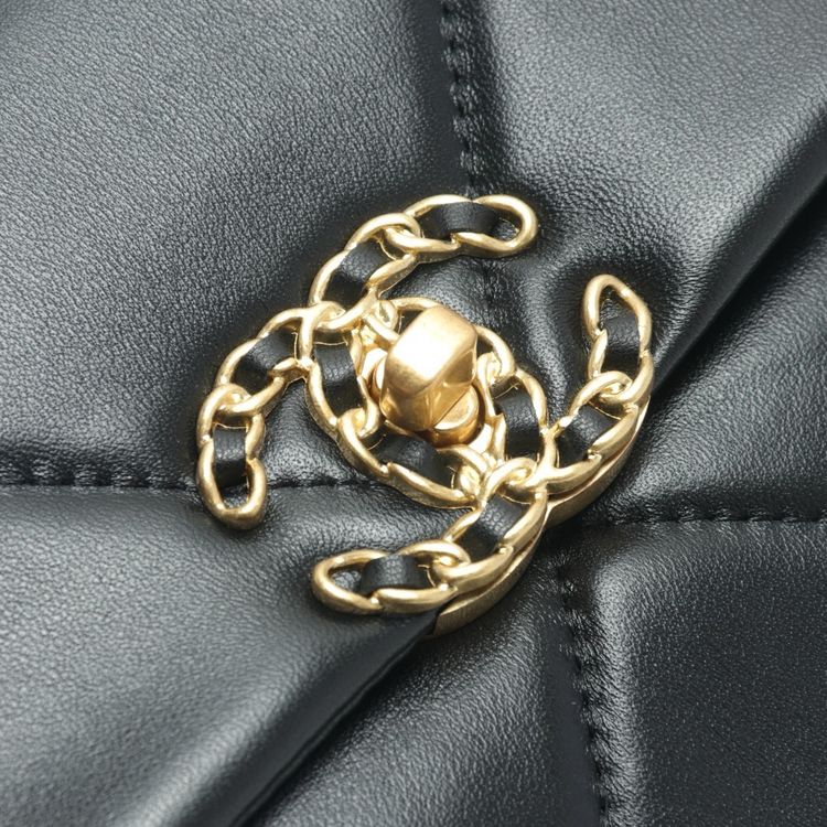 Chanel Black Quilted Leather Shoulder Bag image 4