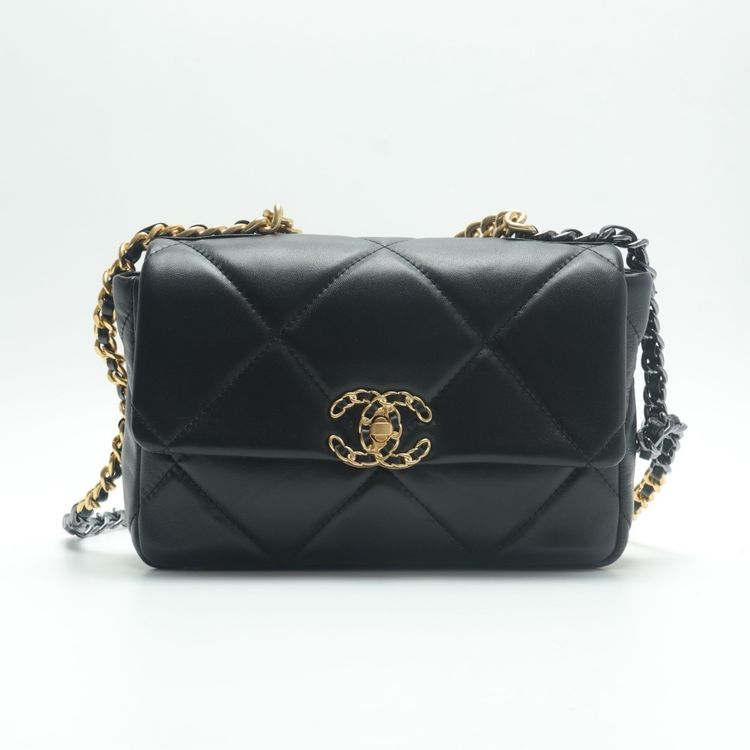 Chanel Black Quilted Leather Shoulder Bag image 2