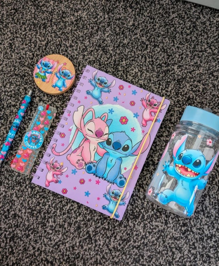 Stitch-Themed Stationery Set Including Notebook, Water Bottle, Pen, And Keychain obraz 1