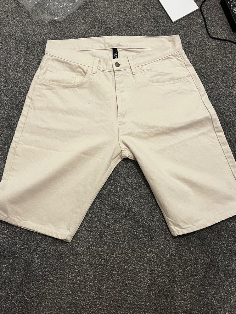 No Problemo Beige Shorts