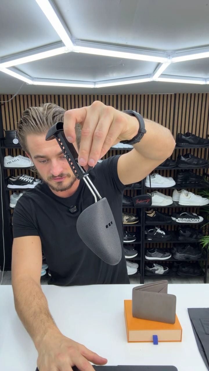 Schuh SHOE TREE GIVE AWAY product image