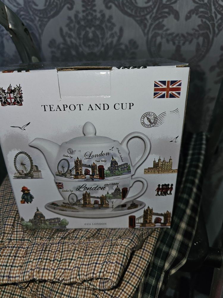 London-Themed Teapot And Cup Set image 2