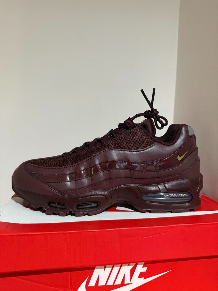 Nike Air Max 95 x total 90