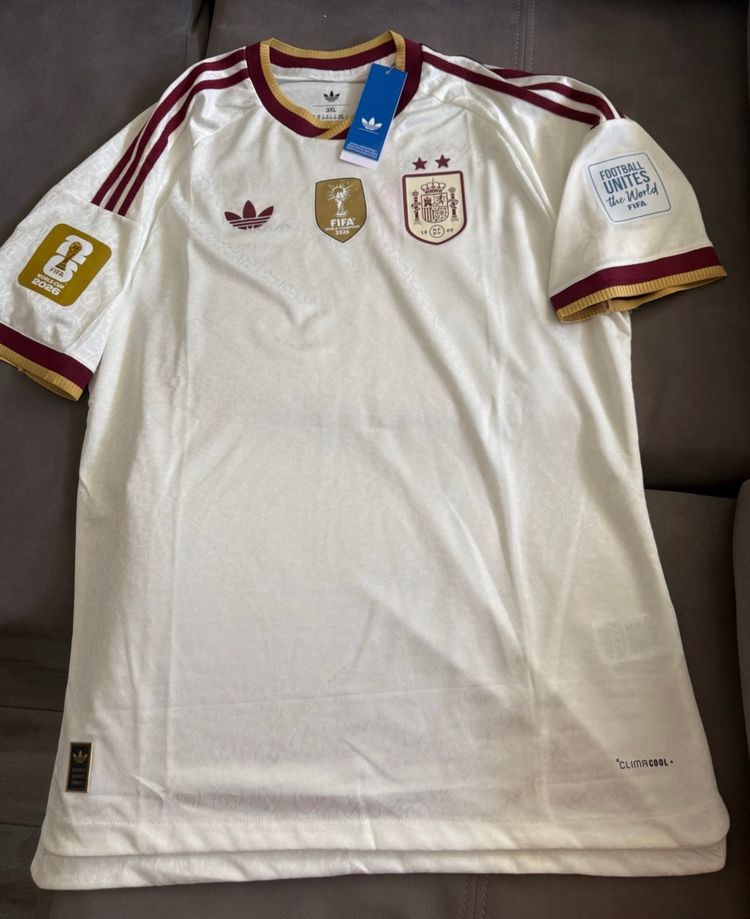 Camiseta España talla XXXL visitante versión jugador sin estrenar!! imagen 1