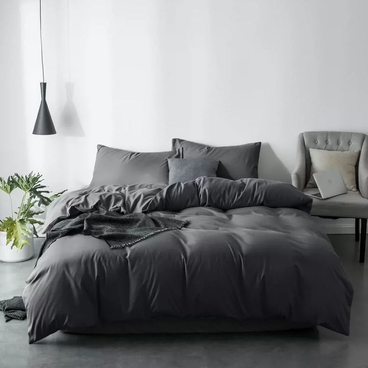 Dark Gray Bedding Set With Pillows And Duvet Cover