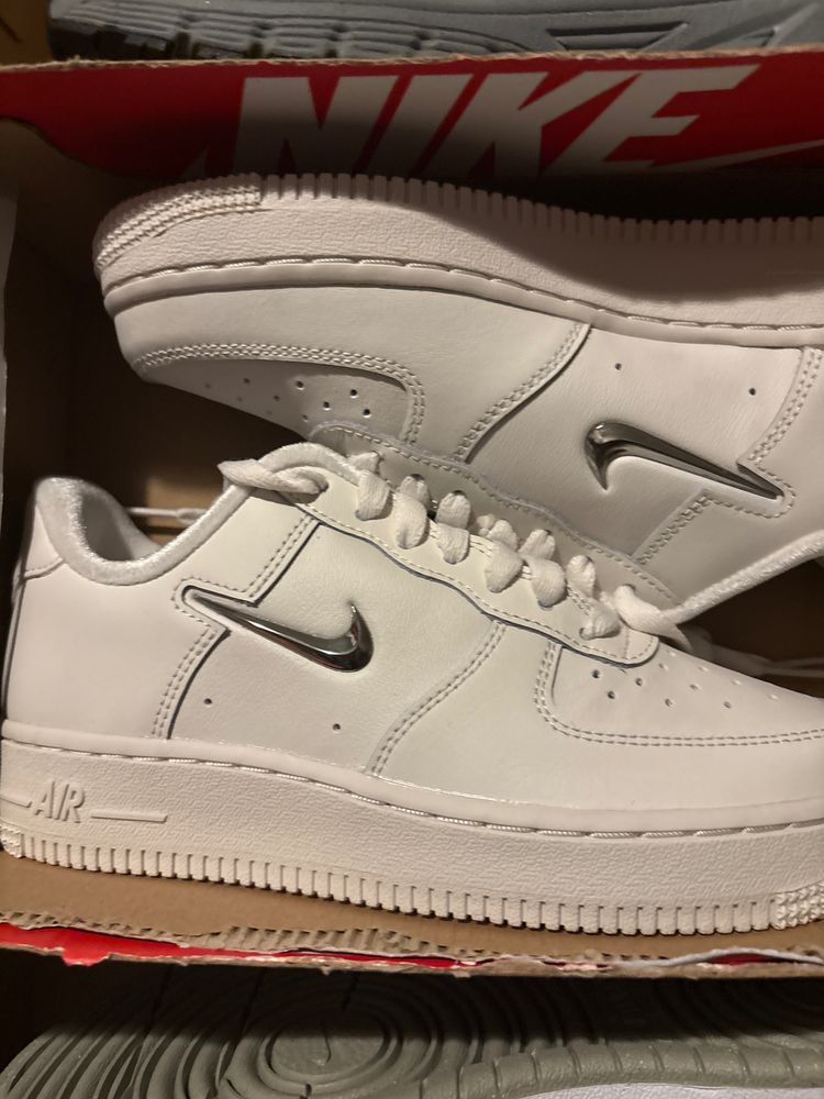 Immagine di Nike White Sneakers 1