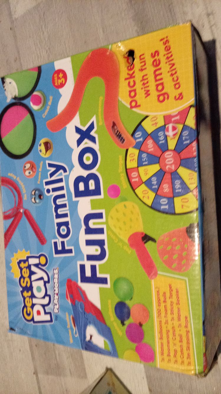 Set Family Fun Box Game Set product image