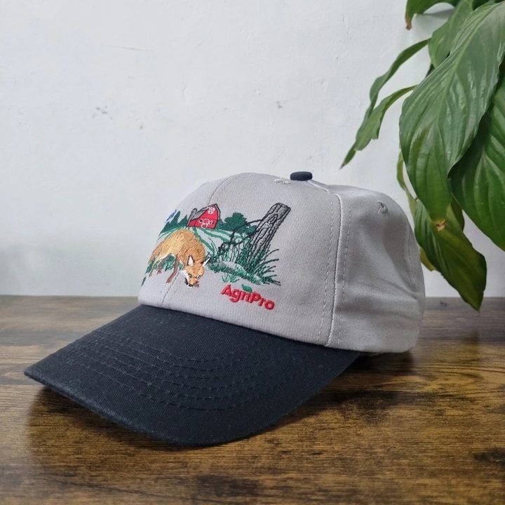 Immagine di Embroidered Cap With Fox And Farm Design 2