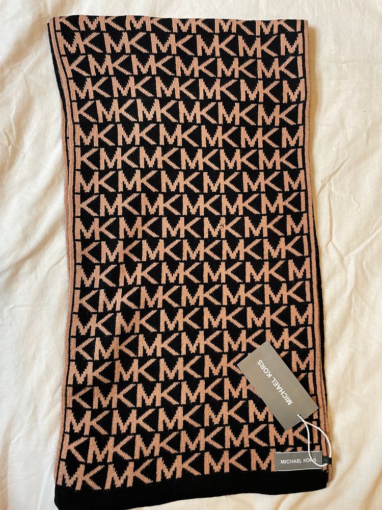 Brand new: Michael Kors Knit Scarf