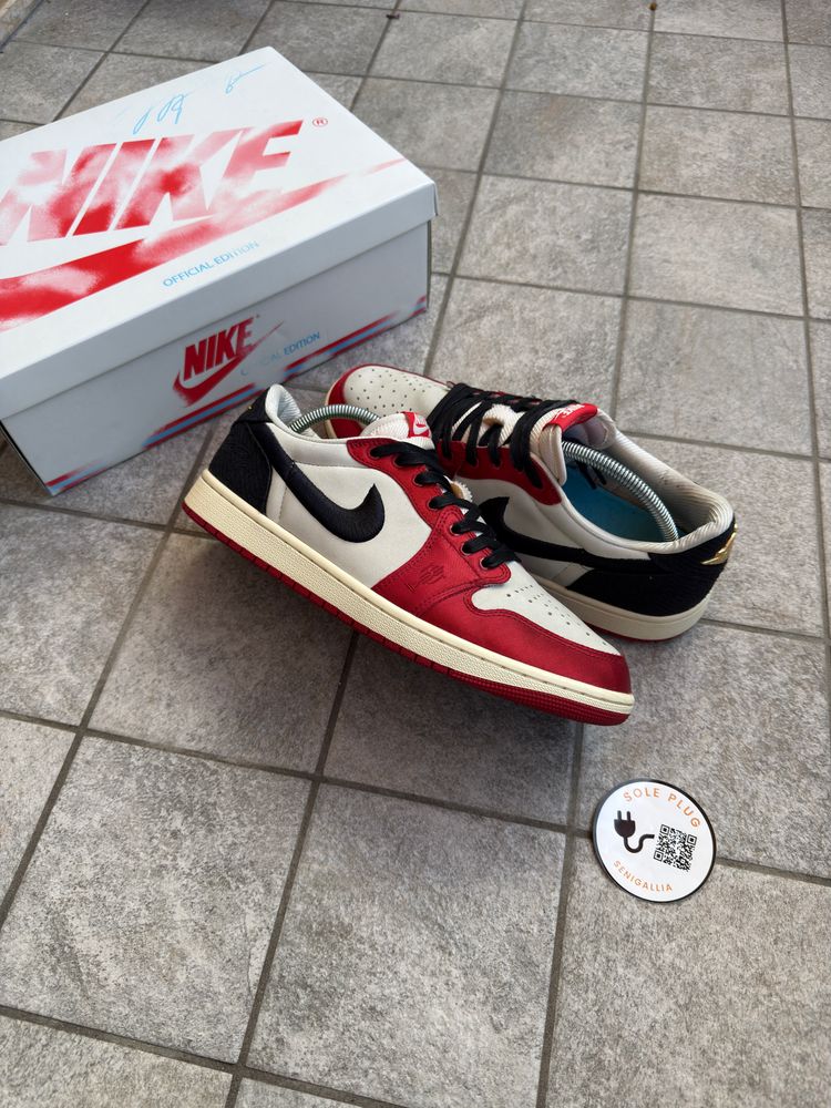 Jordan 1 Low Trophy Room size 45 - Vnds OG All