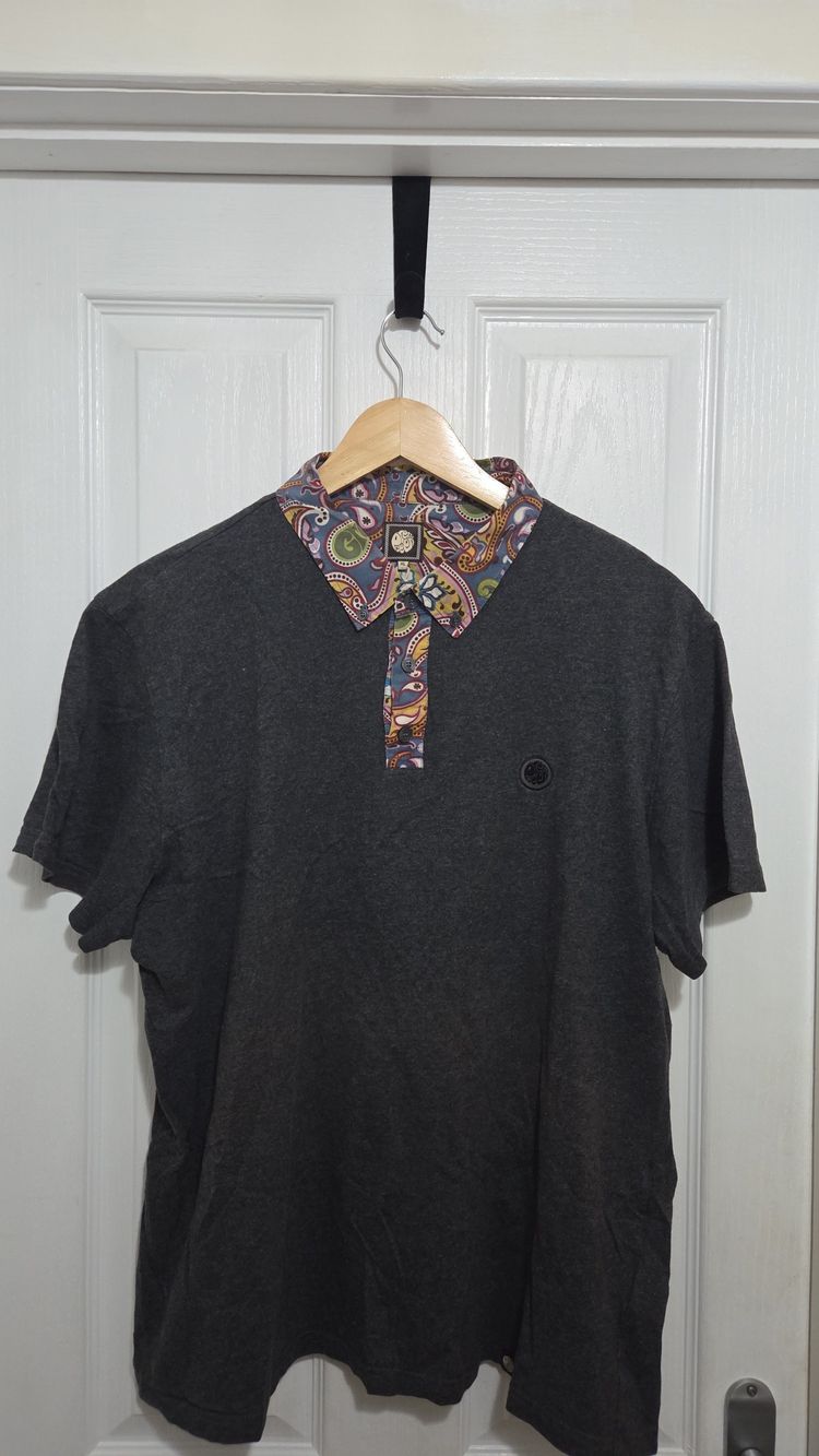 Immagine di Pretty Green Dark Grey Polo Shirt With Paisley Collar And Placket 1