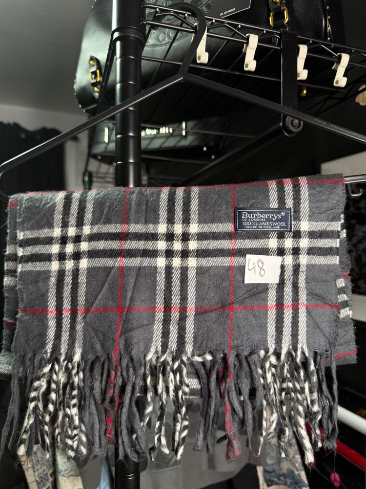 #48 £200RRP Grey Vintage Burberrys Scarf Lambswool