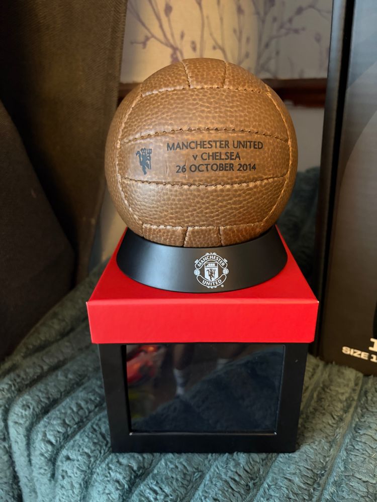 Manchester United F.C. Manchester United Vs Chelsea Commemorative Football product image