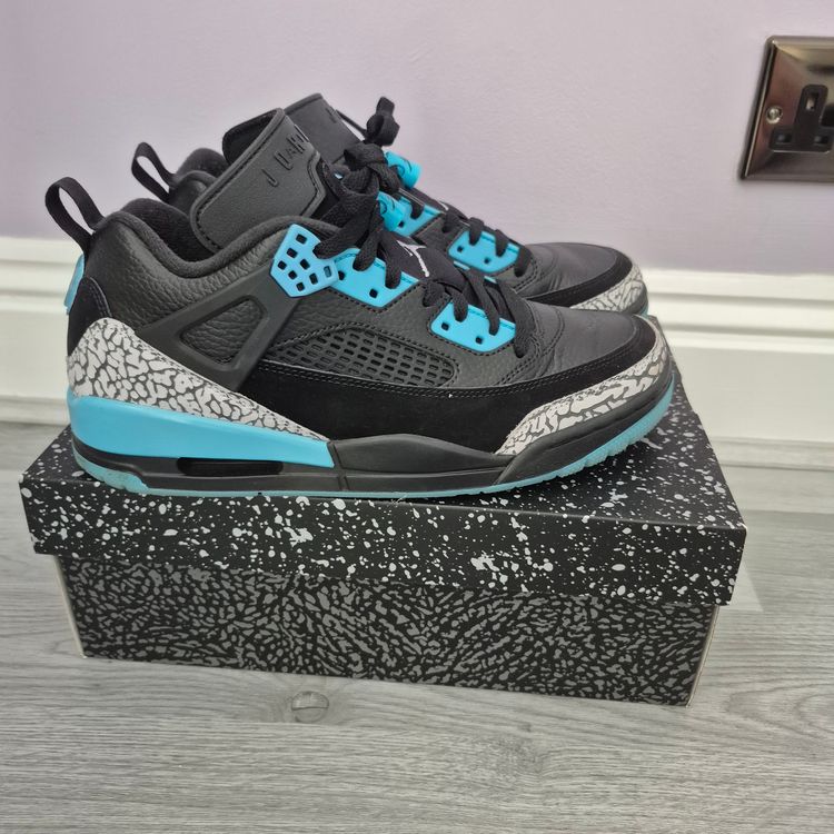 Jordan Sneakers image 1