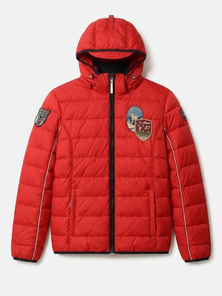 Red Hooded Puffer Jacket With Patches imagen 1