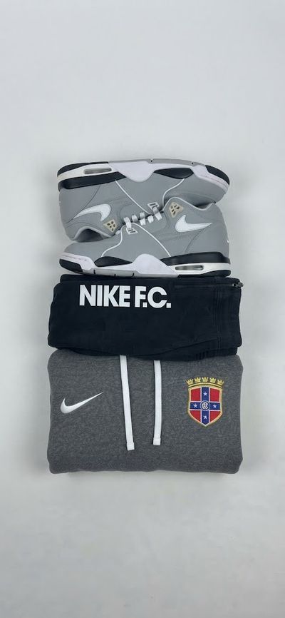 Nike Set Completo 3 Pezzi – Felpa + Nike F.C. Joggers + Air Flight 89