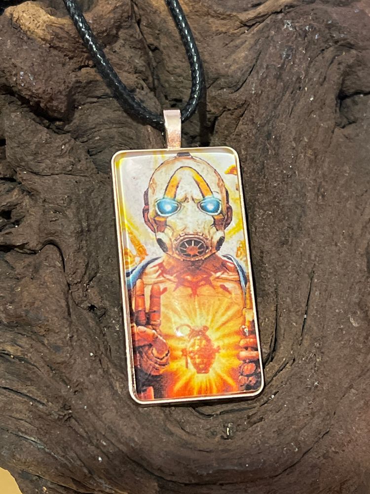BORDERLANDS GLASS NECKLACE - HANDMADE