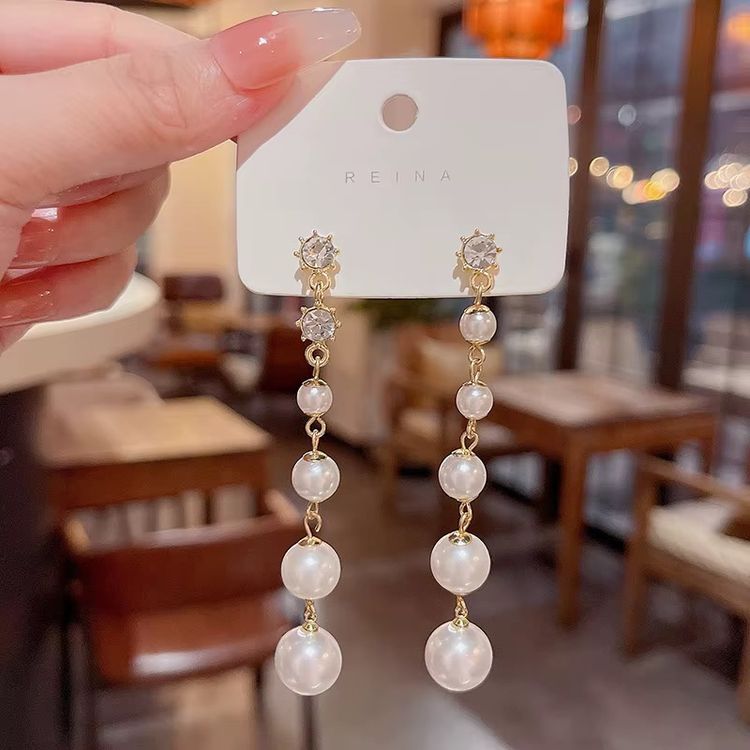 Immagine di Long Pearl Drop Earrings 4