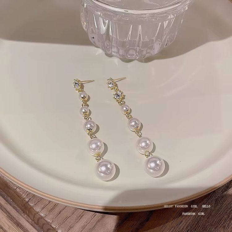 Immagine di Long Pearl Drop Earrings 3