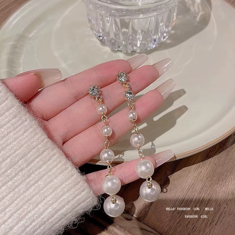 Immagine di Long Pearl Drop Earrings 2