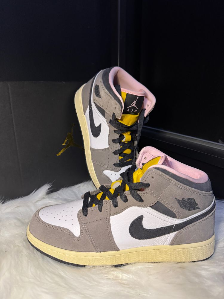 Nike Nike Air Jordan 1 Mid Sneakers product image