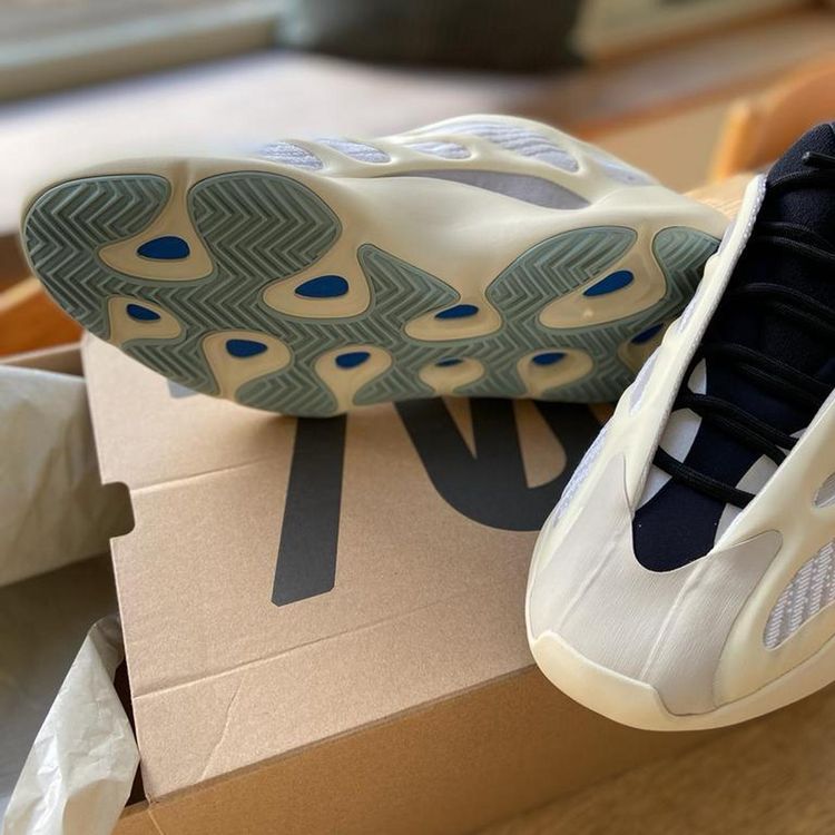 Adidas Yeezy 700 V3 Azael image 2
