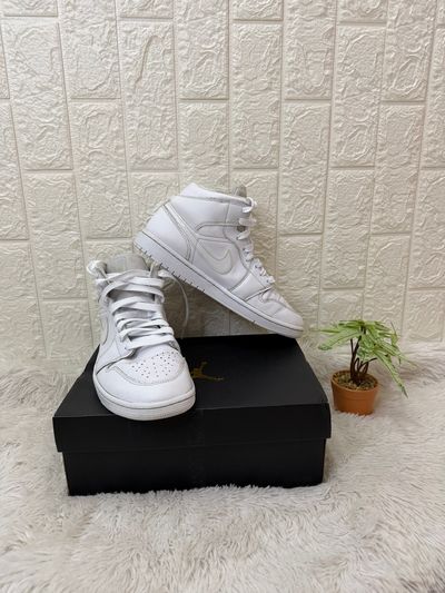 Nike /Jordan mid 1
