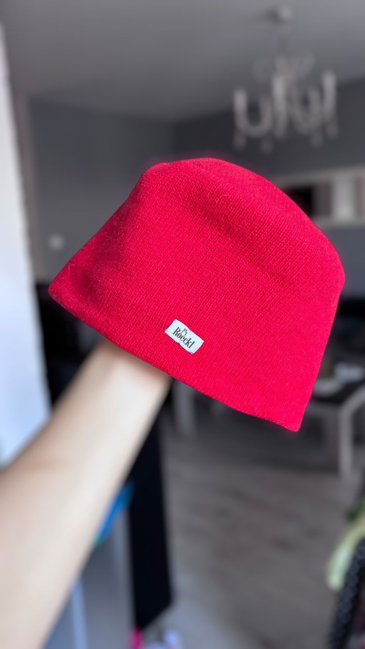 Red Beanie Hat obraz 1