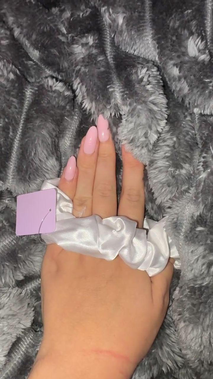Immagine di Light Up Scrunchie 1