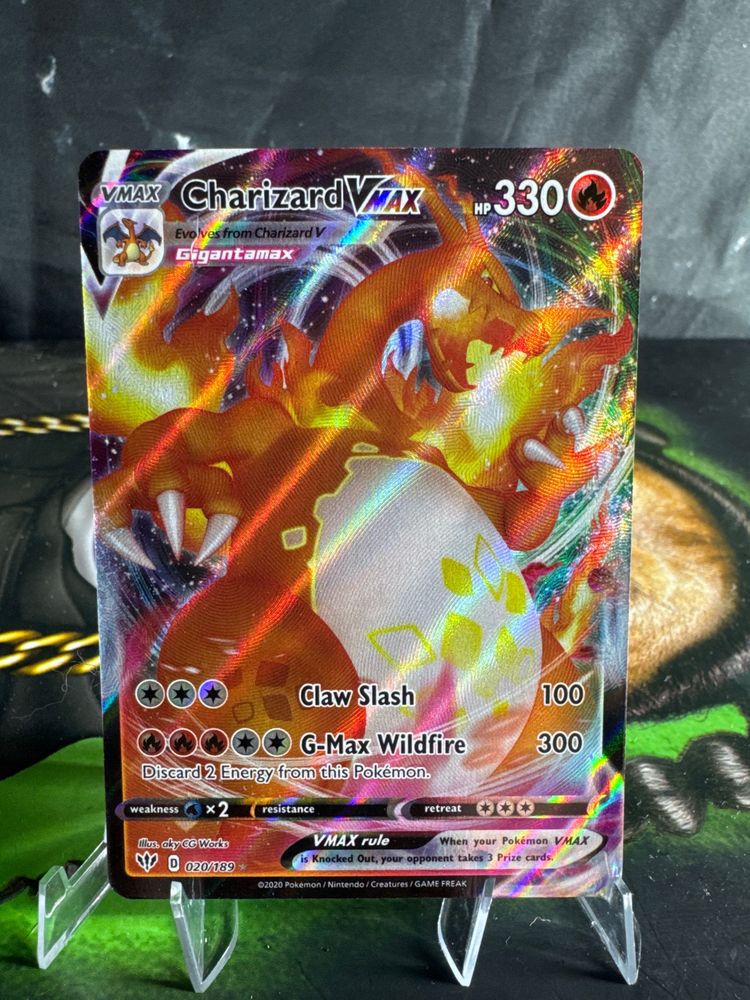 Charizard Vmax Pokémon Trading Card image 1