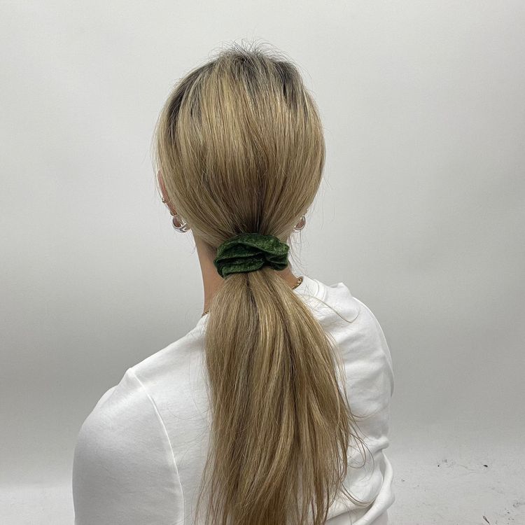 💻⭐️ | khaki velvet scrunchie image 4