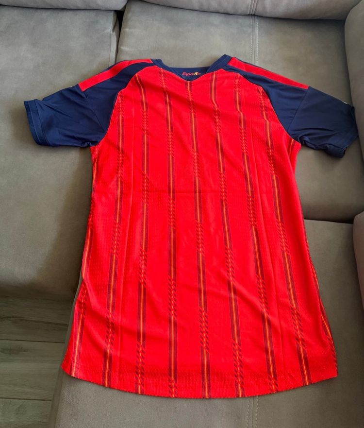 Nueva camiseta España dos estrellas talla M sin dorsal sin estrenar!! image 2
