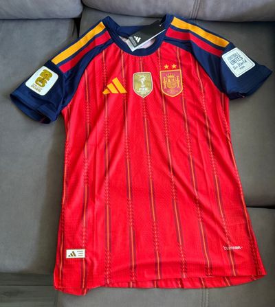 Nueva camiseta España dos estrellas talla M sin dorsal sin estrenar!!
