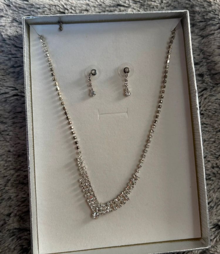Silver-Tone Necklace And Earrings Set image 2