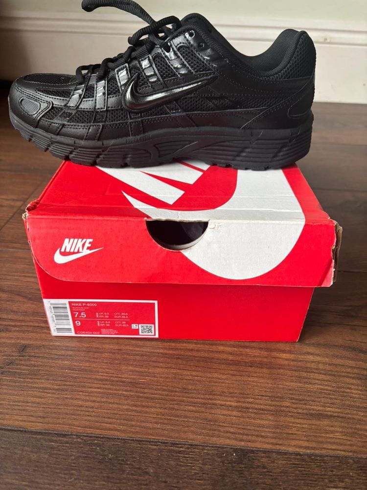 Nike Black Sneakers