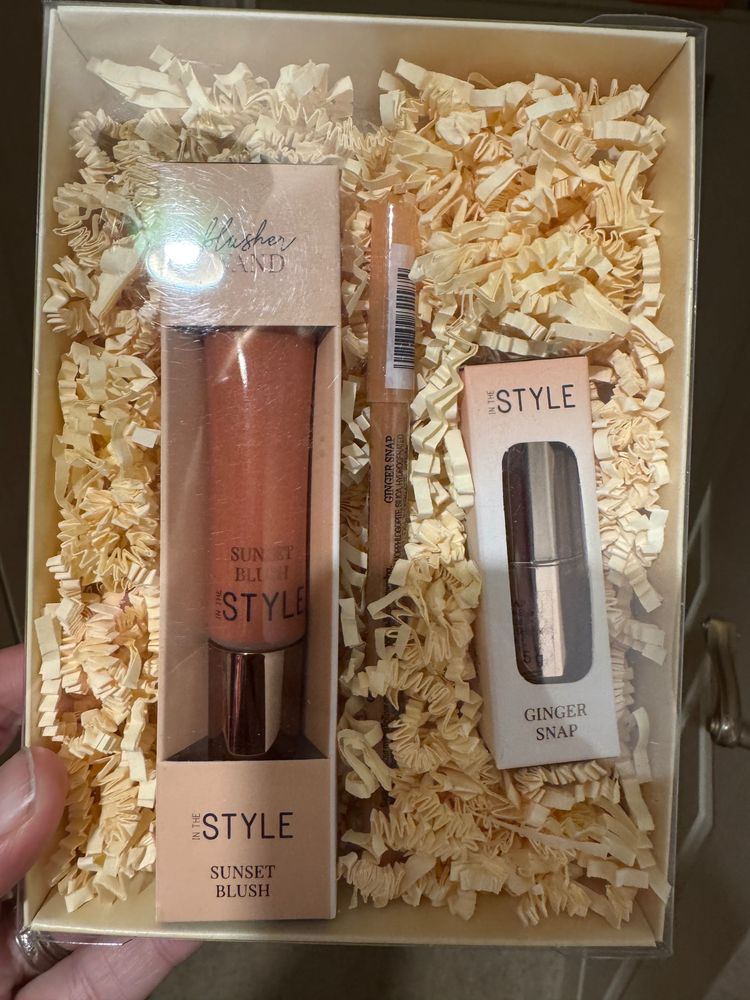 Lip Makeup Set image 1