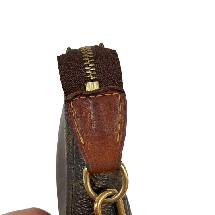 Immagine di Pre-Loved Louis Vuitton Pochette Accessoires Monogram Shoulder Bag 6