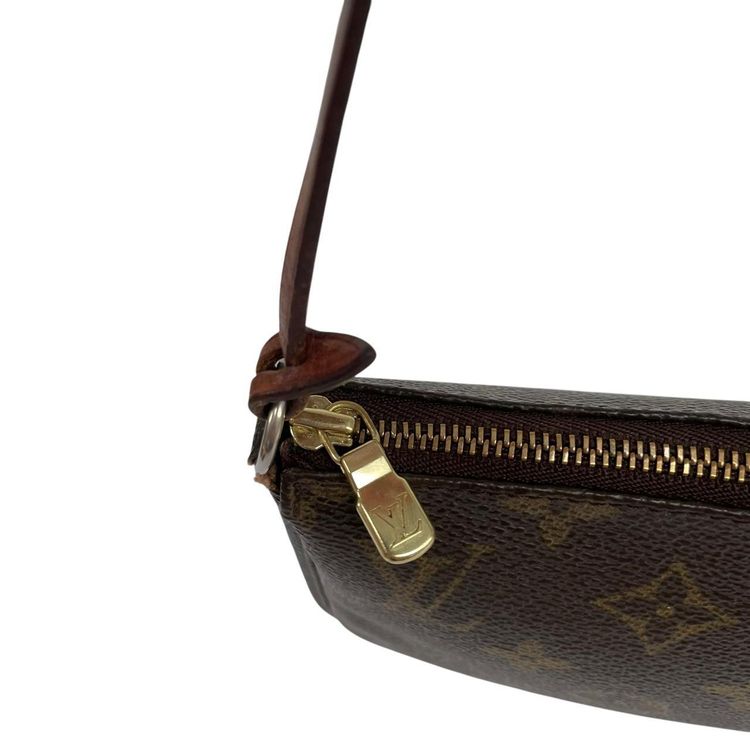 Immagine di Pre-Loved Louis Vuitton Pochette Accessoires Monogram Shoulder Bag 7