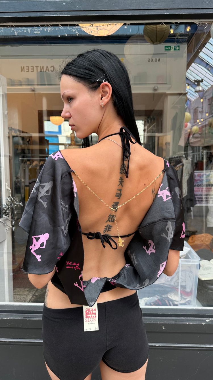 Black backless top with chain 2
