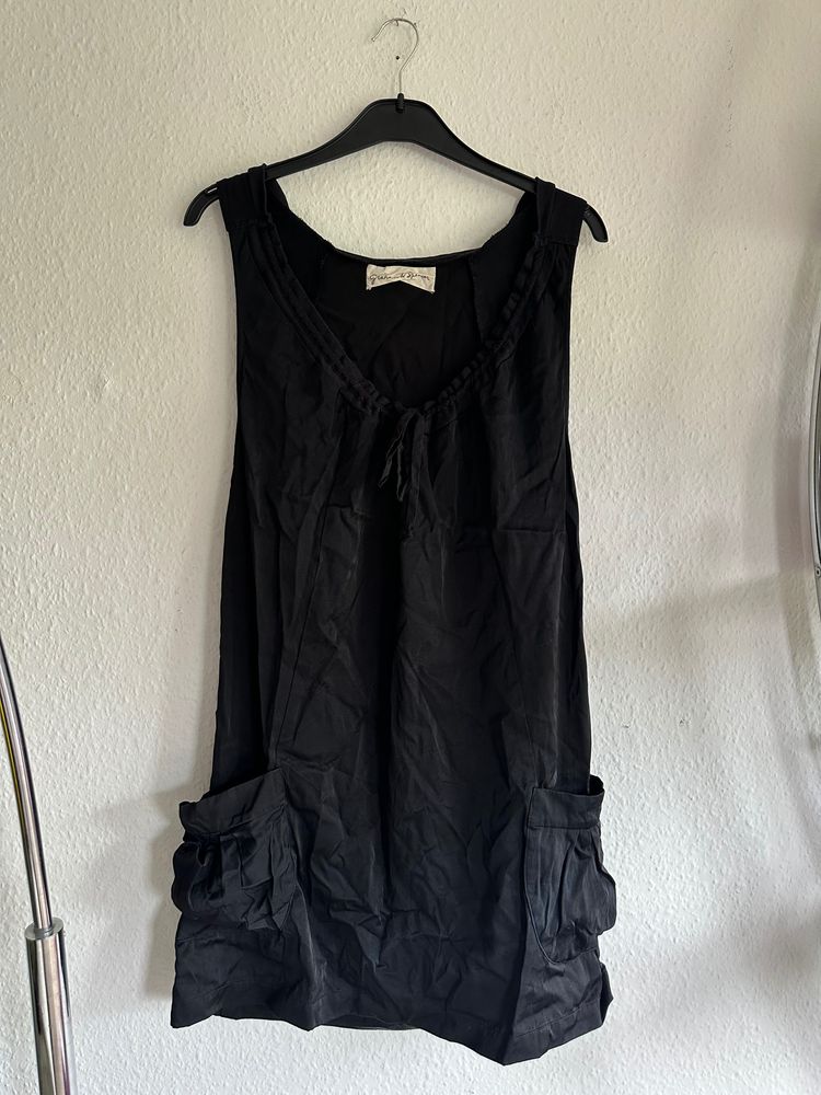 Black Sleeveless Dress With Pockets