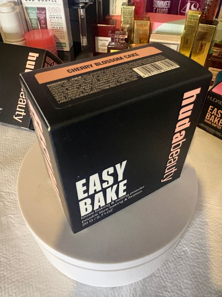 Huda Beauty Huda Beauty Easy Bake Baking & Setting Powder product image