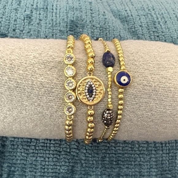 Gold-Tone Beaded Bracelets With Decorative Charms imagen 1