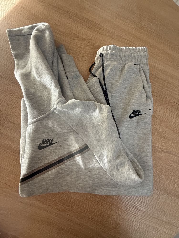 Nike Nike Grey Hoodie And Sweatpants Set product image