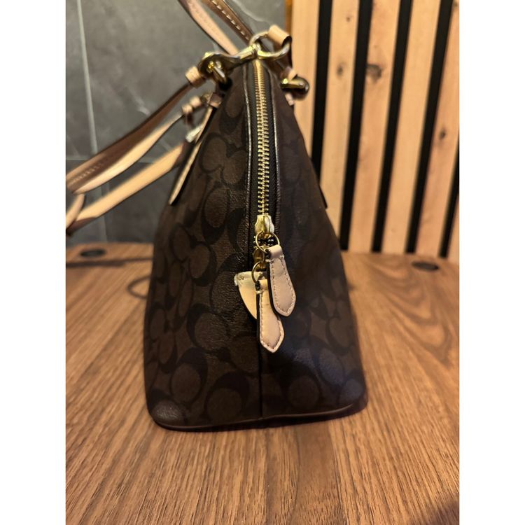 Luxury handbag / shoulder bag Coach monogram brown and light nude leather (Dome Satchel Model) imagen 3