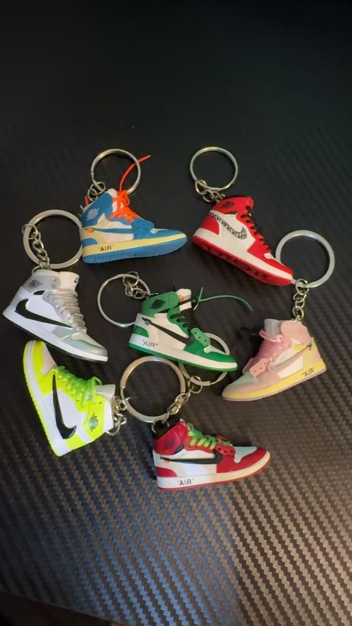Nike Sneaker Keychains. Choose 1 (Sold Individually) imagen 1