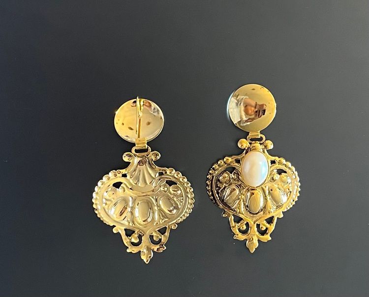 Gold-Tone Earrings With Oval Pearl Detail image 2