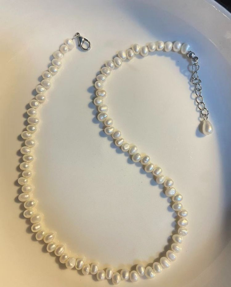 Pearl Necklace image 1