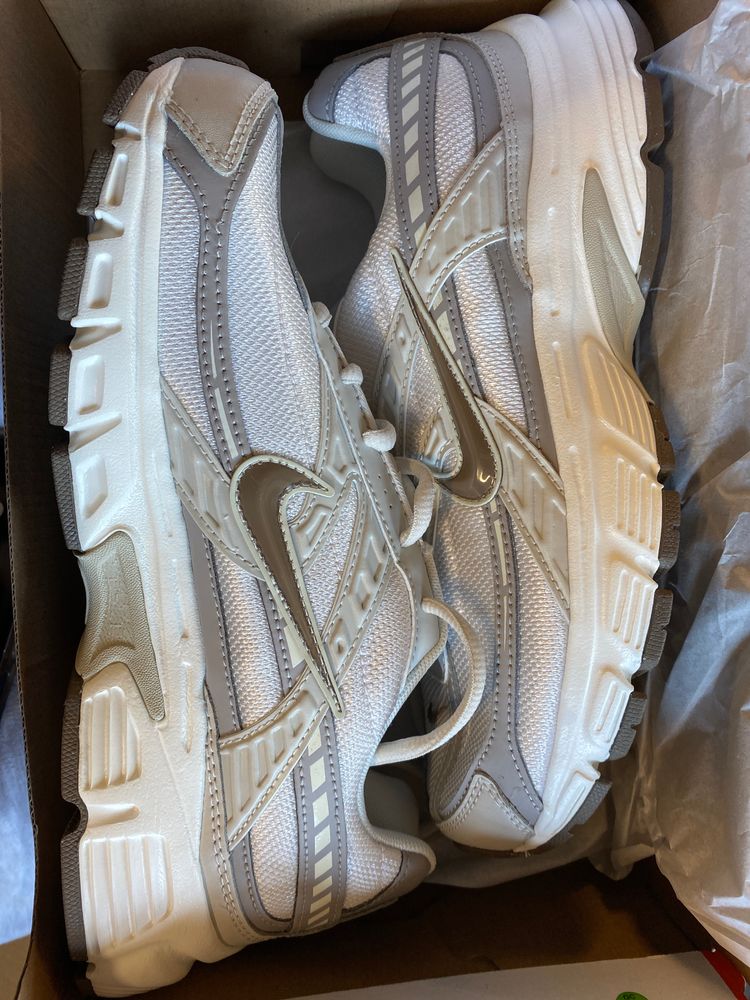 #9 Nike Trainers - UK7 