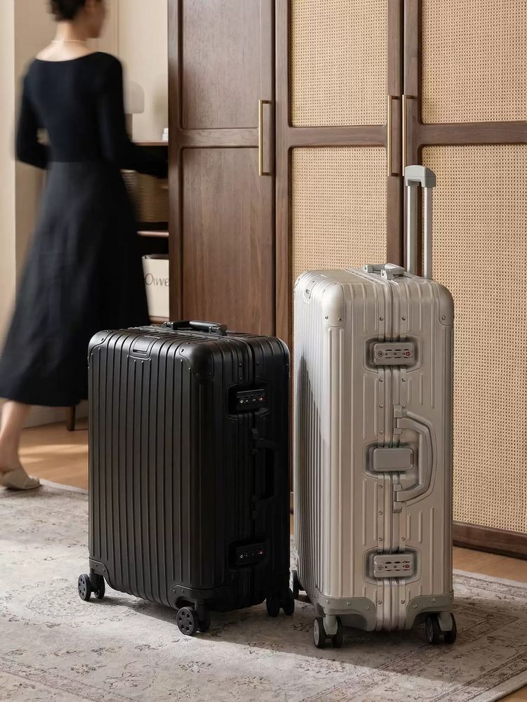 Black Hard-Shell Suitcase imagen 2