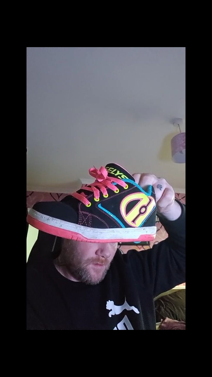 Heelys HEELYS SIZE 4  USED product image